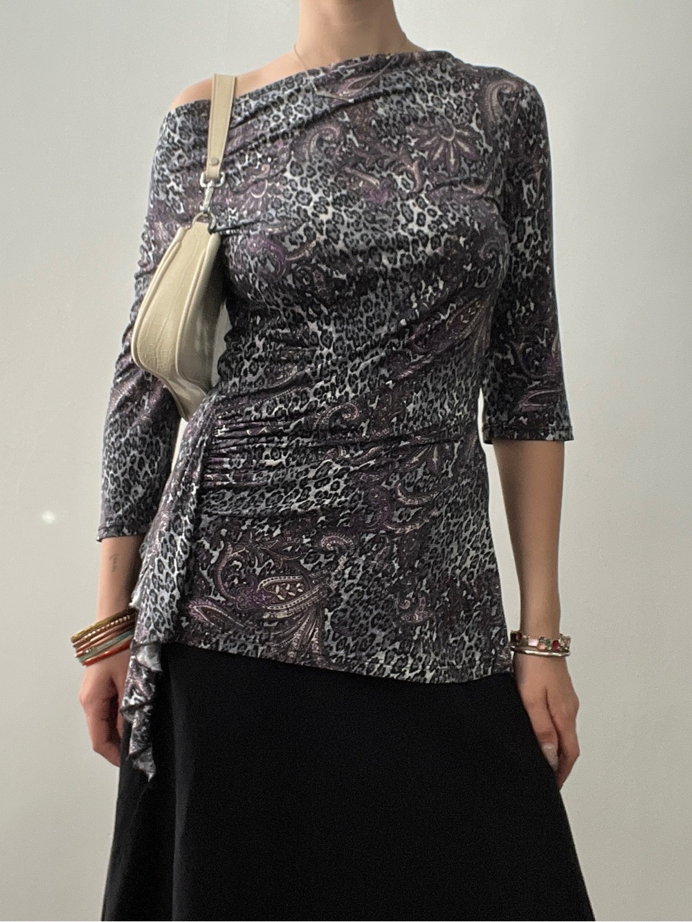 Size Small Vintage Asymmetric 3/4 Sleeve Patterned Top